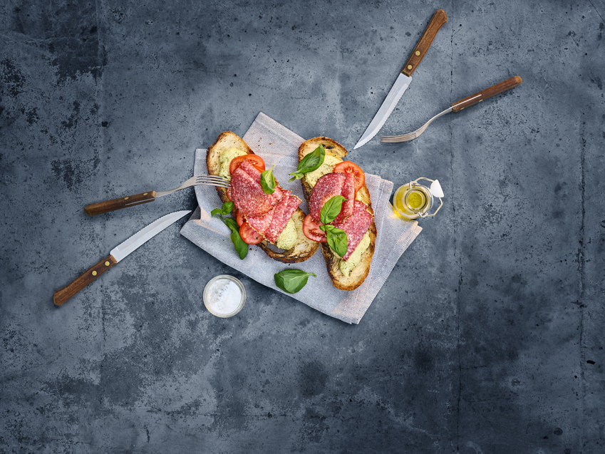 Lönneberga_grillad_salami_och_pestomacka_LoRes.jpg